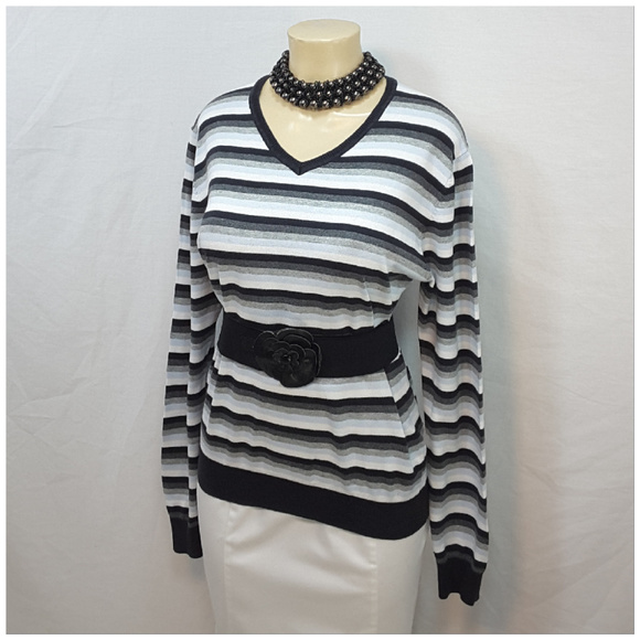 H&M, Pull Over Sweater, size Medium - Picture 2 of 8